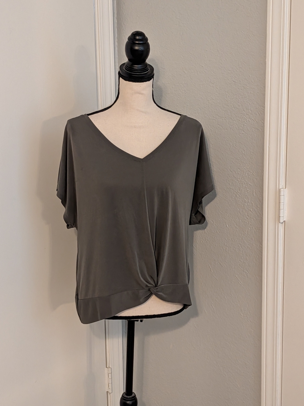 Lucky Brand Gray V-Neck Twist Front Short Sleeve Top
